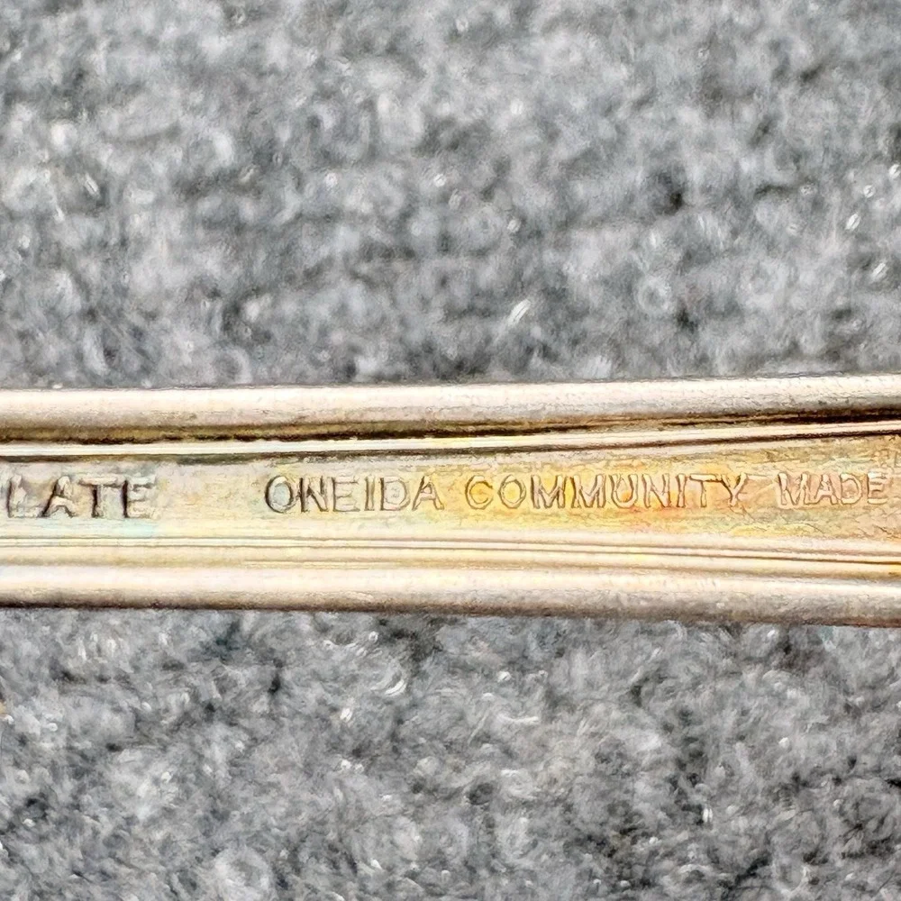 Oneida Community Queen Bess 1 Solid Gravy Ladle Silverplate 1924 Tudor Vintage